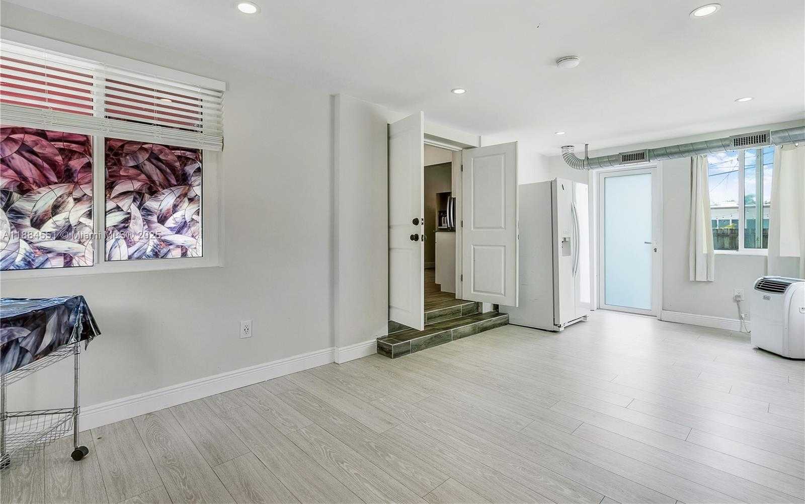 Small Image of 5900 SOUTH WEST 44TH TER, Miami Number 10