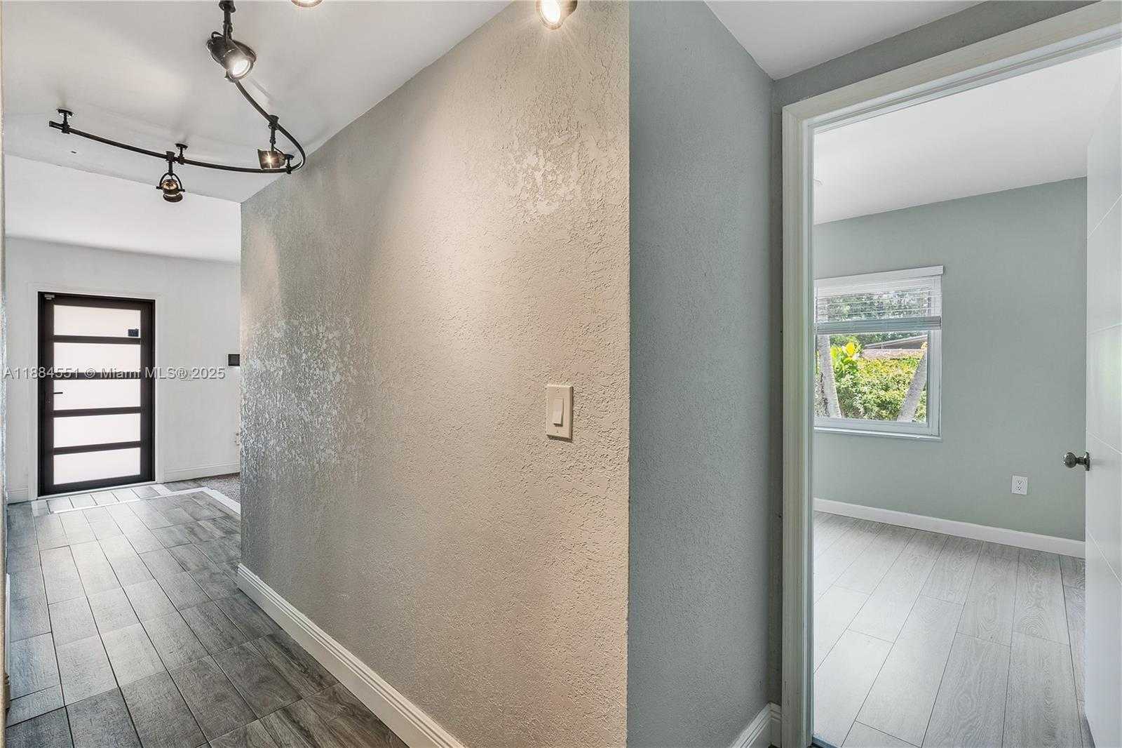 Small Image of 5900 SOUTH WEST 44TH TER, Miami Number 12