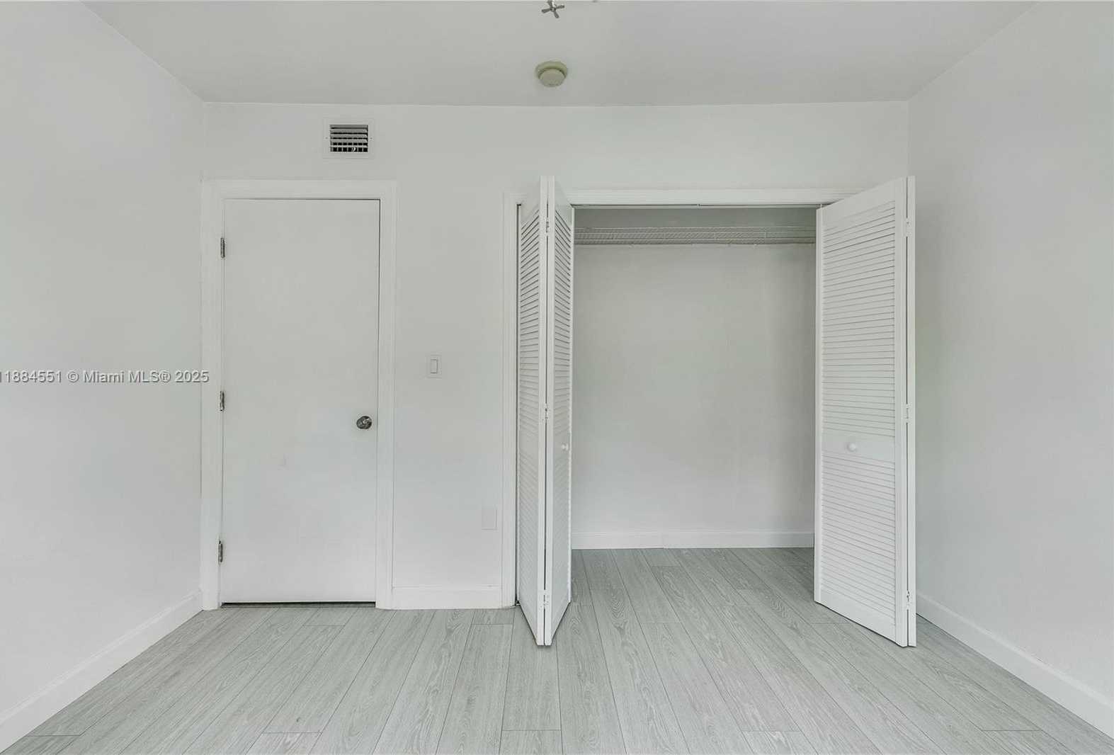 Small Image of 5900 SOUTH WEST 44TH TER, Miami Number 17
