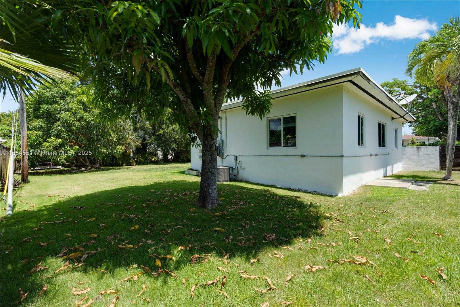 Small Image of 5900 SOUTH WEST 44TH TER, Miami Number 20