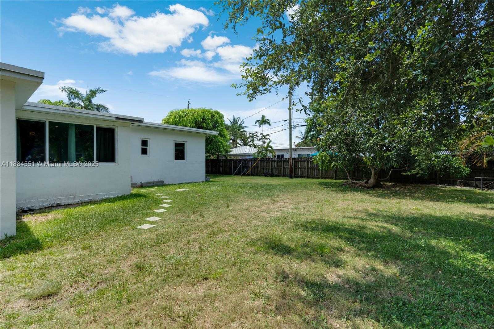 Small Image of 5900 SOUTH WEST 44TH TER, Miami Number 22