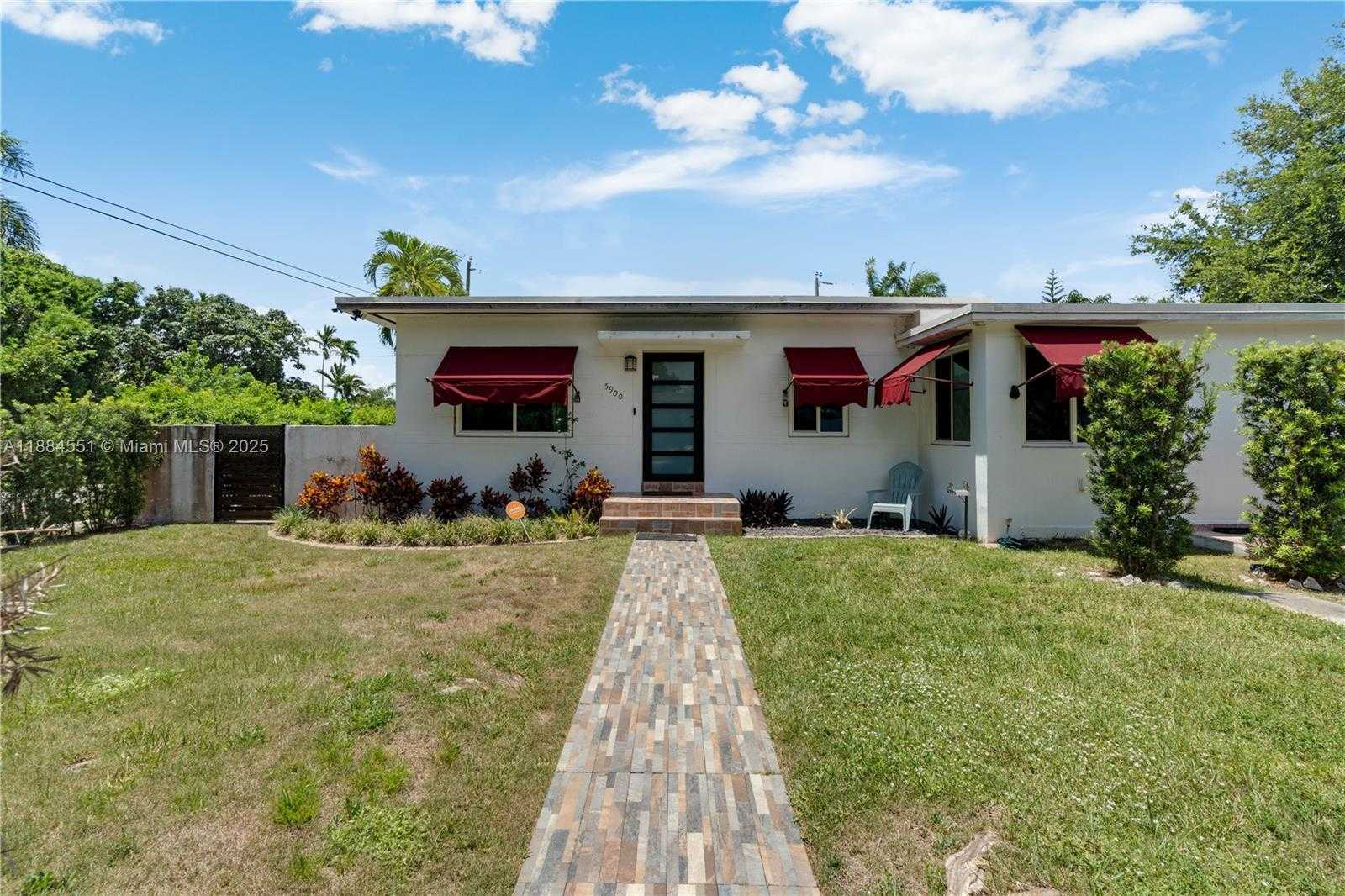 Small Image of 5900 SOUTH WEST 44TH TER, Miami Number 23