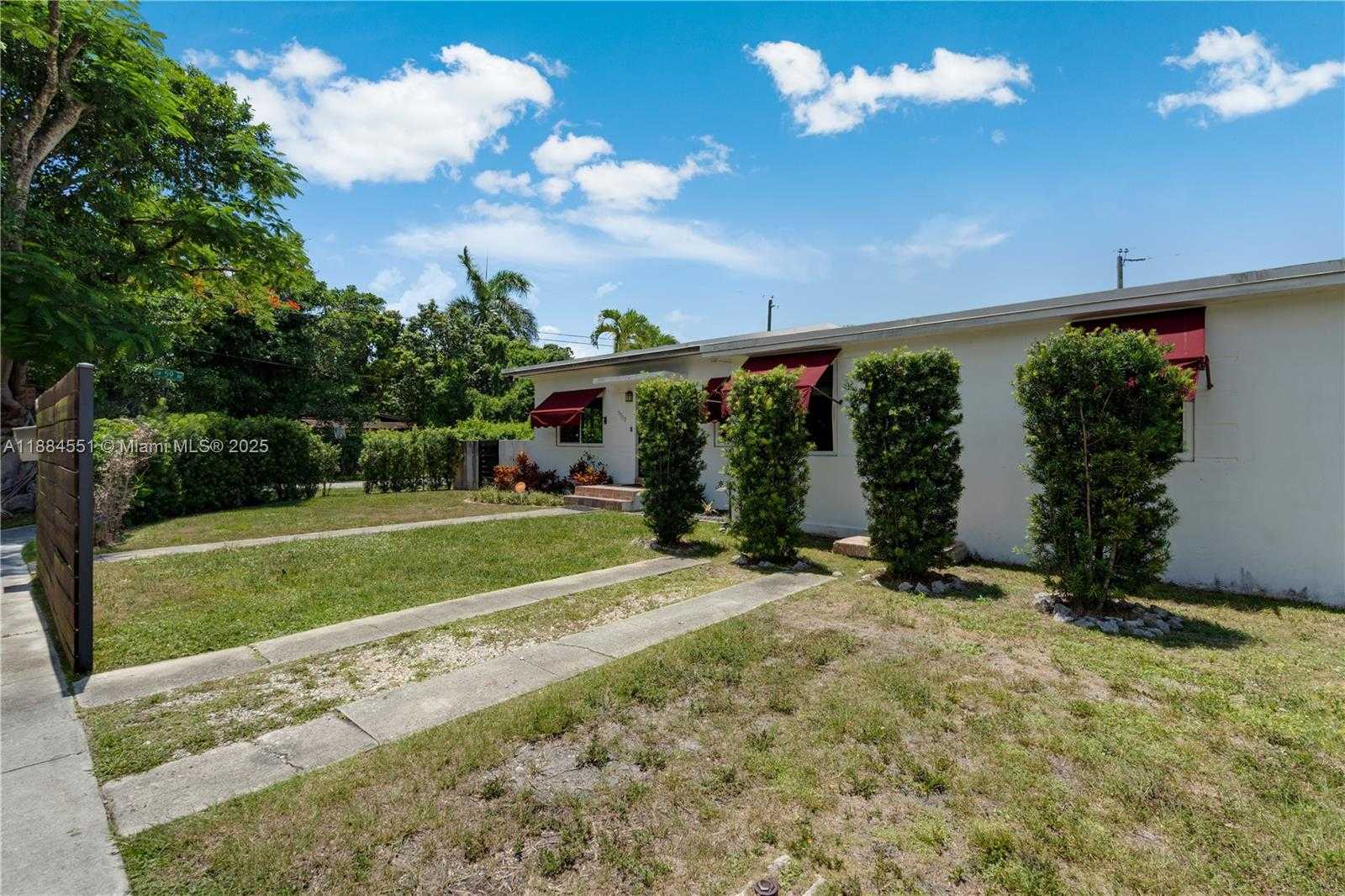 Small Image of 5900 SOUTH WEST 44TH TER, Miami Number 24