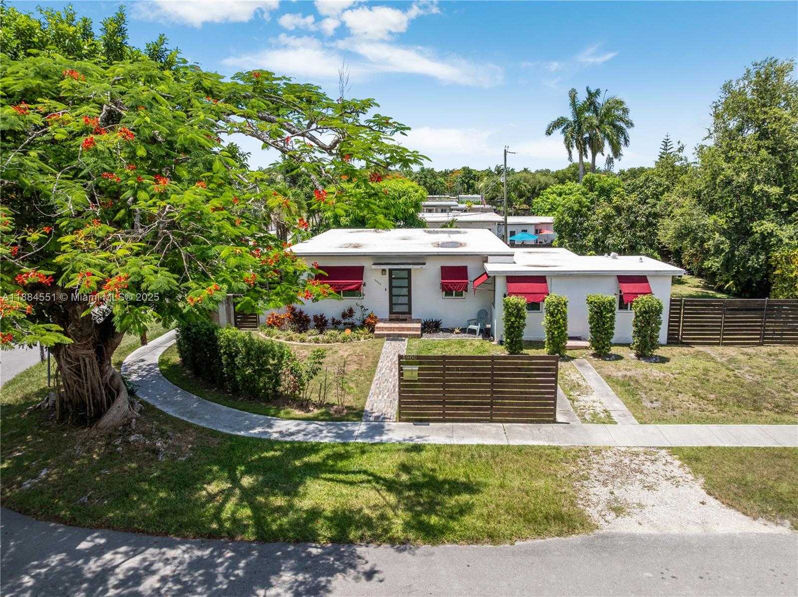 Small Image of 5900 SOUTH WEST 44TH TER, Miami Number 26
