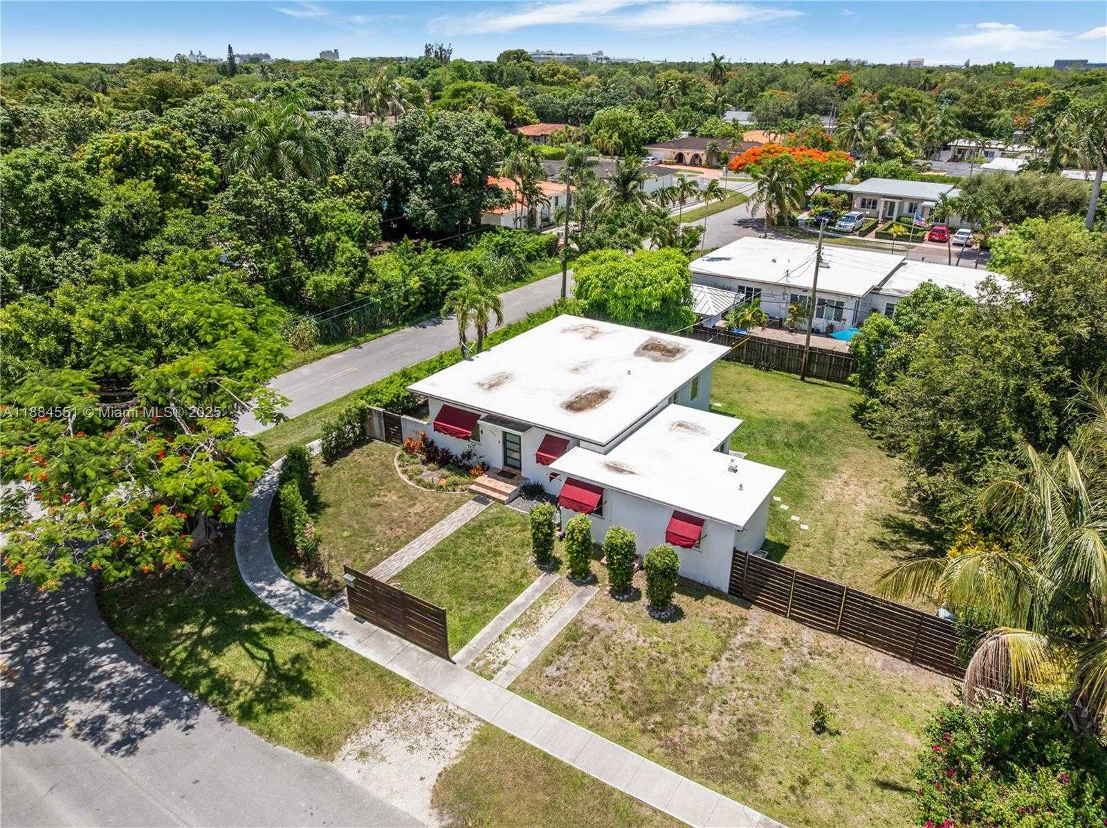 Small Image of 5900 SOUTH WEST 44TH TER, Miami Number 27