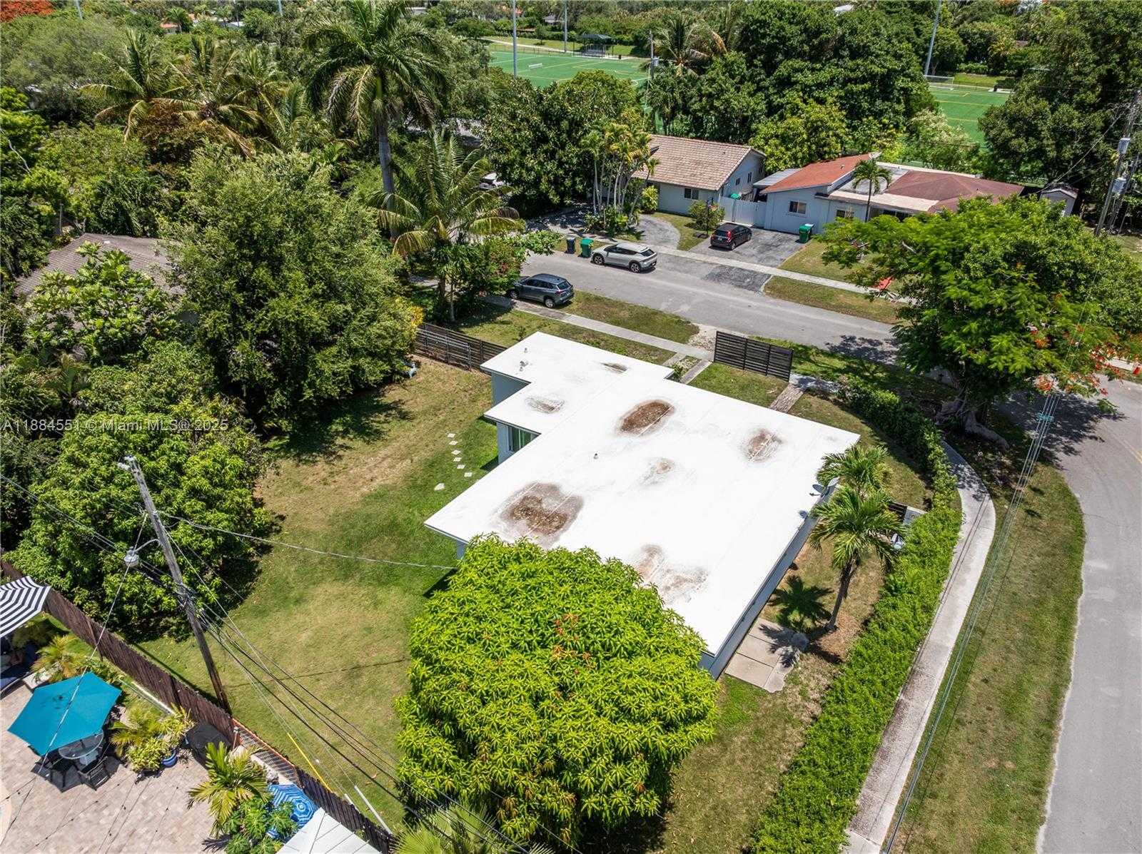 Small Image of 5900 SOUTH WEST 44TH TER, Miami Number 28
