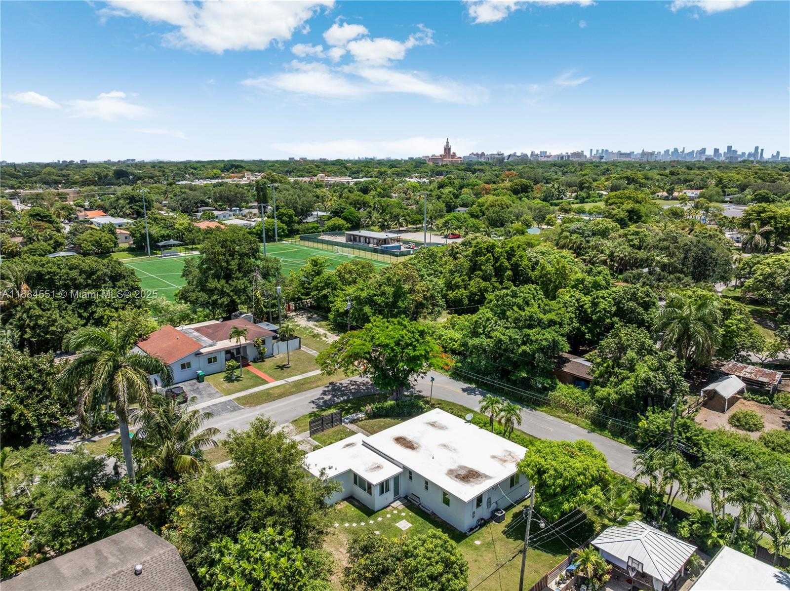 Small Image of 5900 SOUTH WEST 44TH TER, Miami Number 29