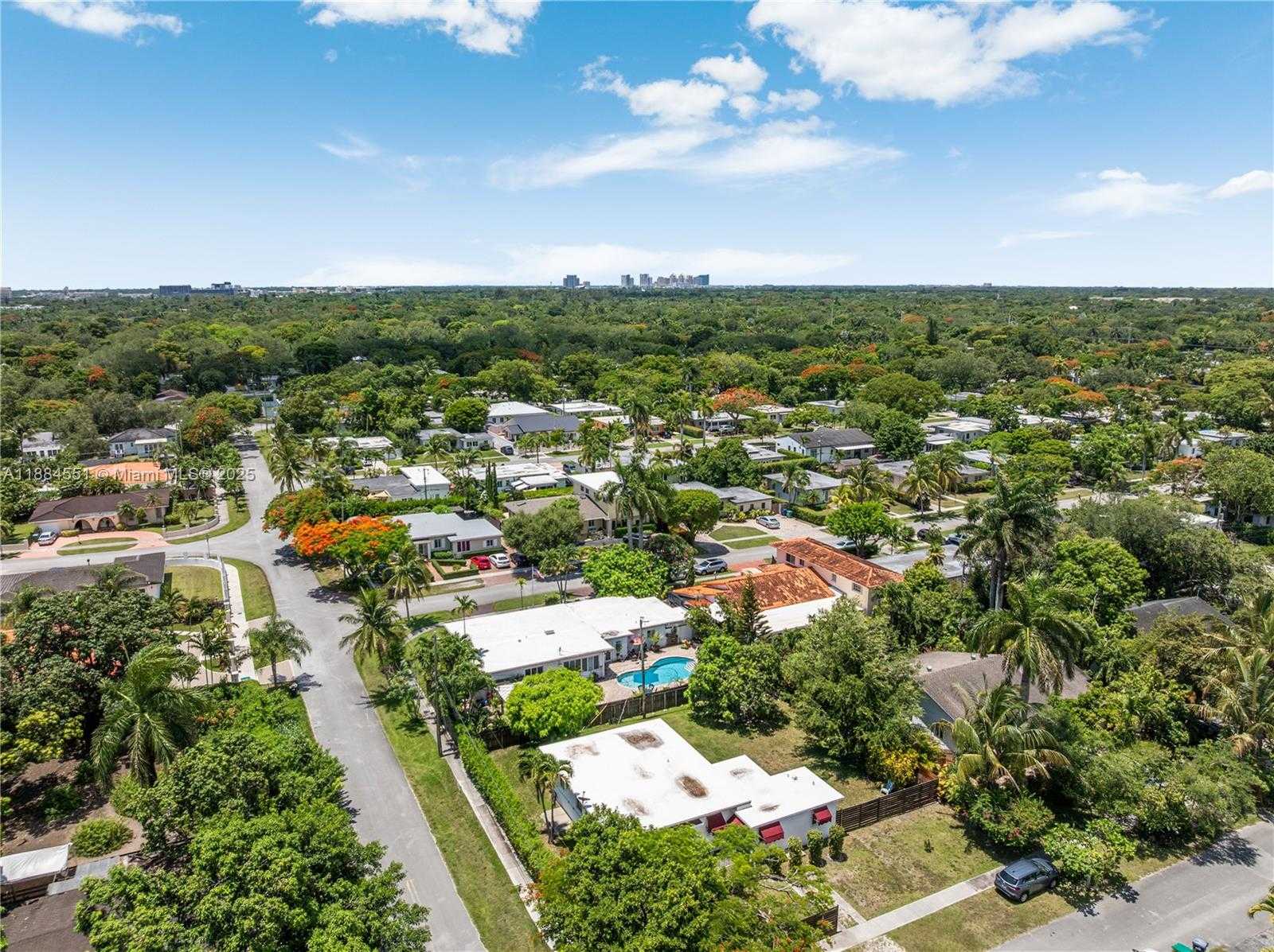 Small Image of 5900 SOUTH WEST 44TH TER, Miami Number 30
