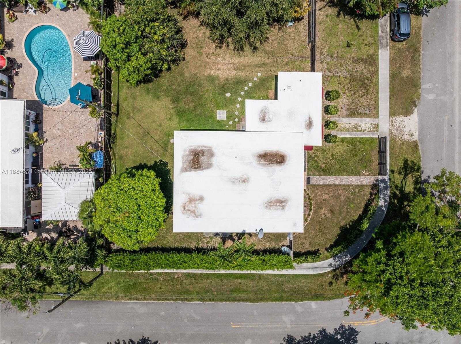 Small Image of 5900 SOUTH WEST 44TH TER, Miami Number 31