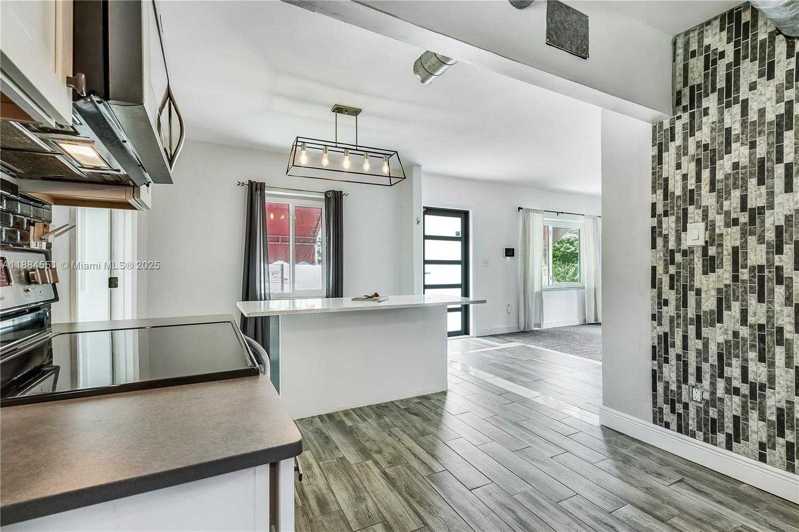 Small Image of 5900 SOUTH WEST 44TH TER, Miami Number 8