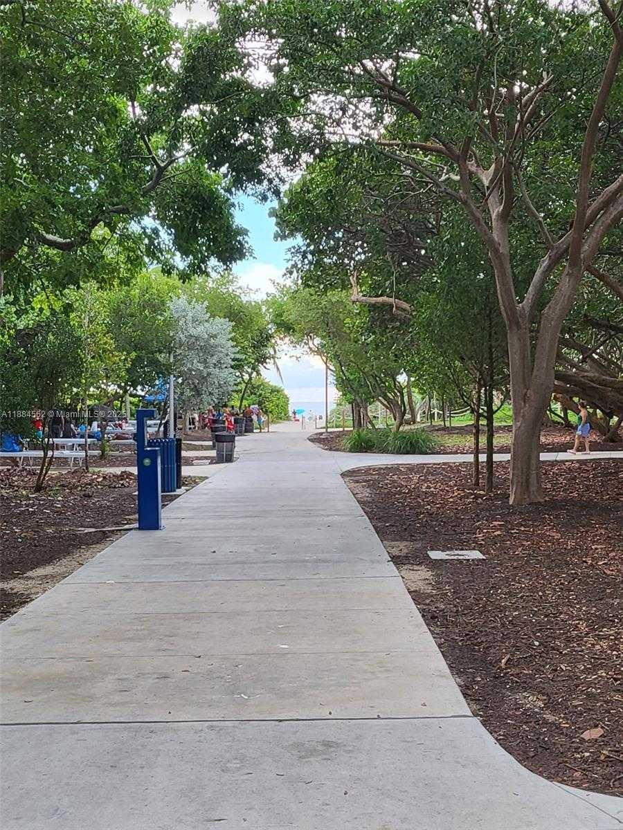 Small Image of 8425 HARDING AVE #1, Miami Beach Number 13