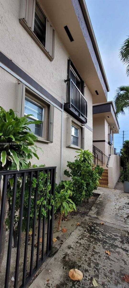 Small Image of 8425 HARDING AVE #1, Miami Beach Number 16