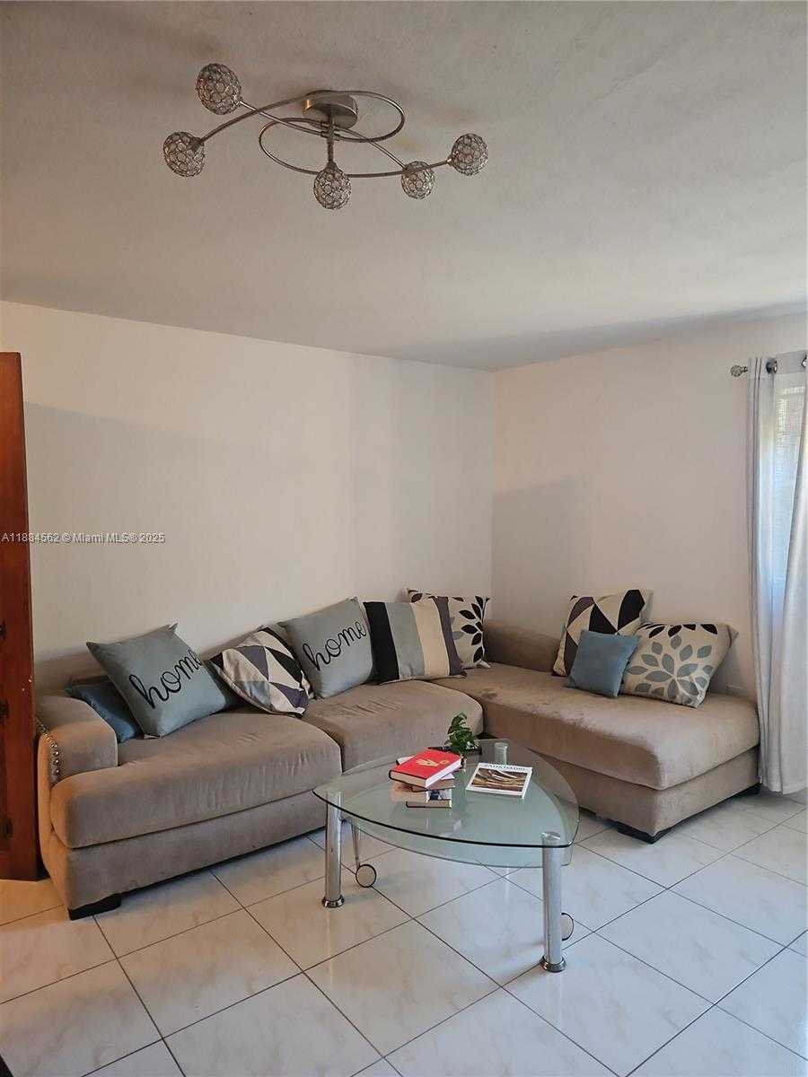 Small Image of 8425 HARDING AVE #1, Miami Beach Number 3