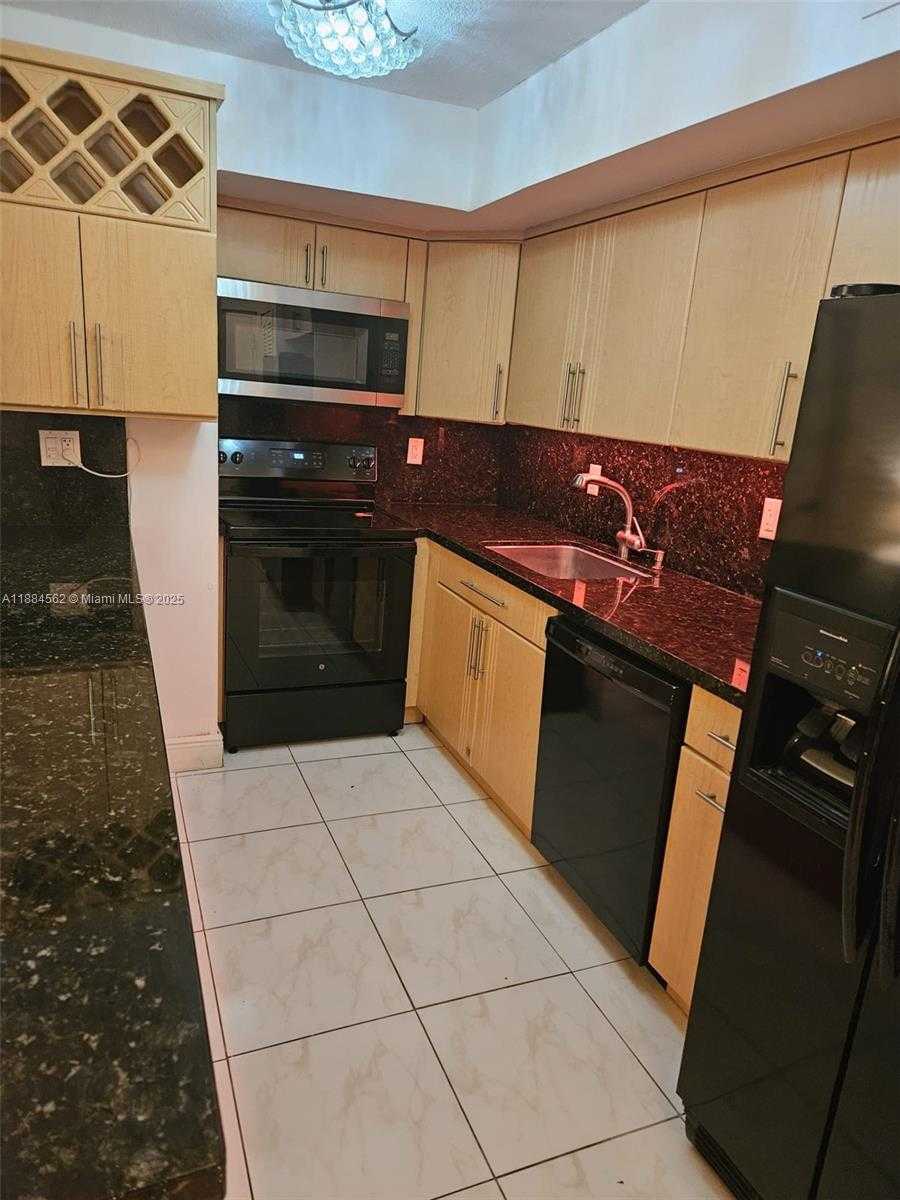 Small Image of 8425 HARDING AVE #1, Miami Beach Number 5
