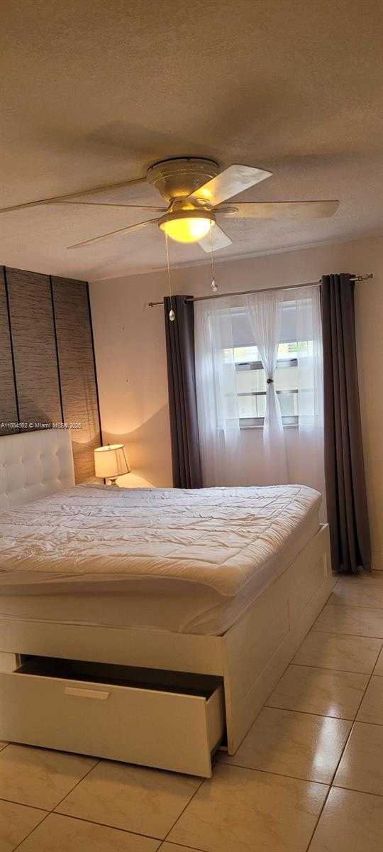 Small Image of 8425 HARDING AVE #1, Miami Beach Number 6