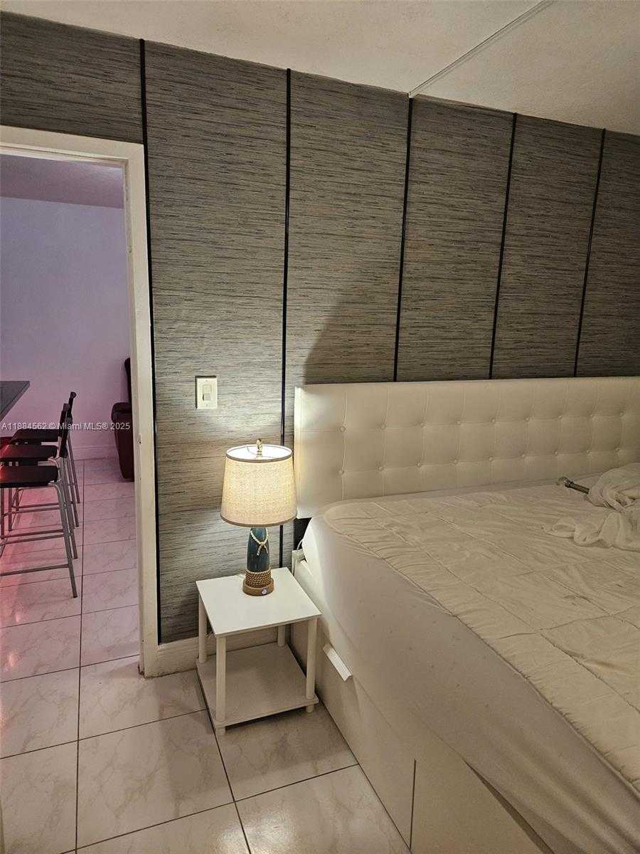 Small Image of 8425 HARDING AVE #1, Miami Beach Number 9