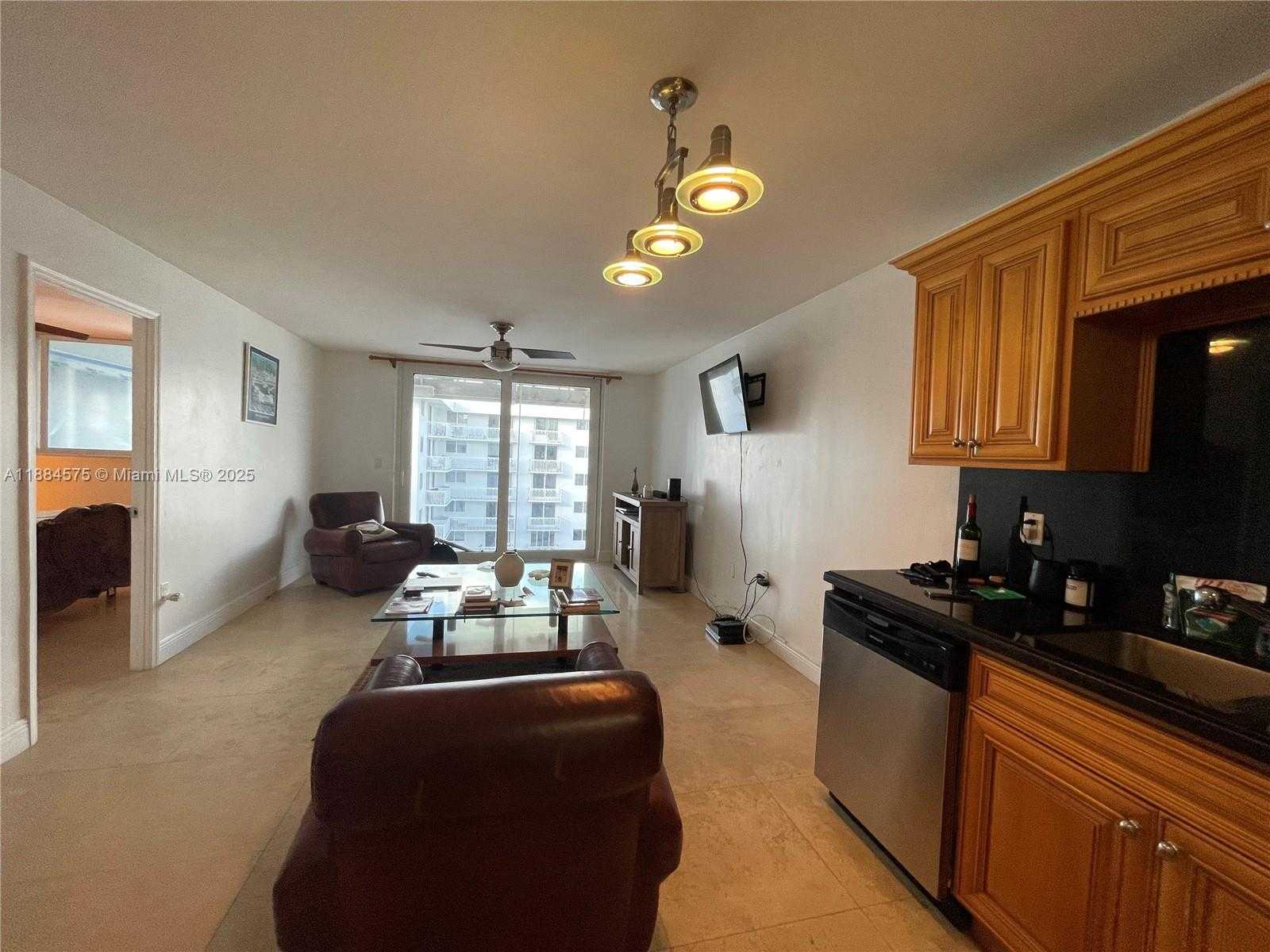 Small Image of 345 OCEAN DR #1024, Miami Beach Number 4