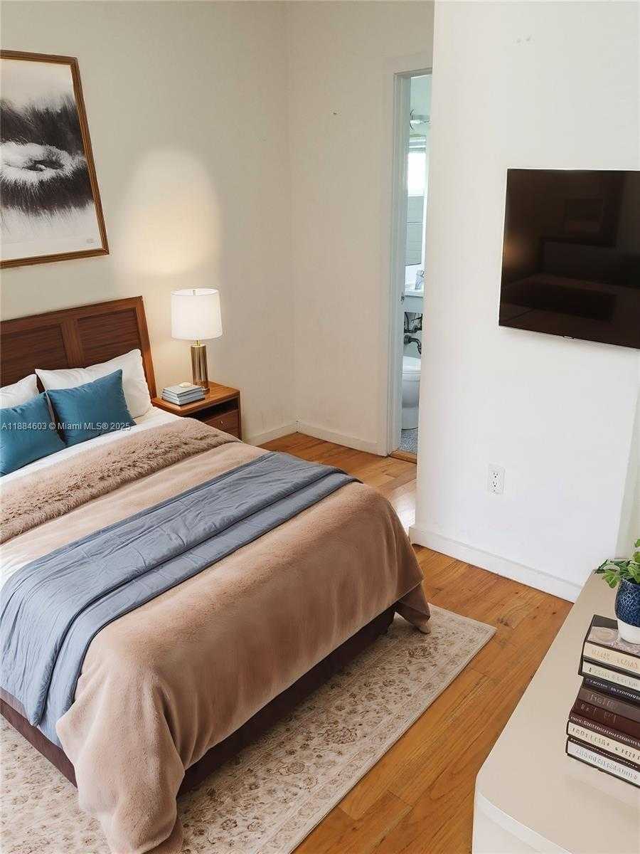 Small Image of 745 13TH ST #16, Miami Beach Number 2