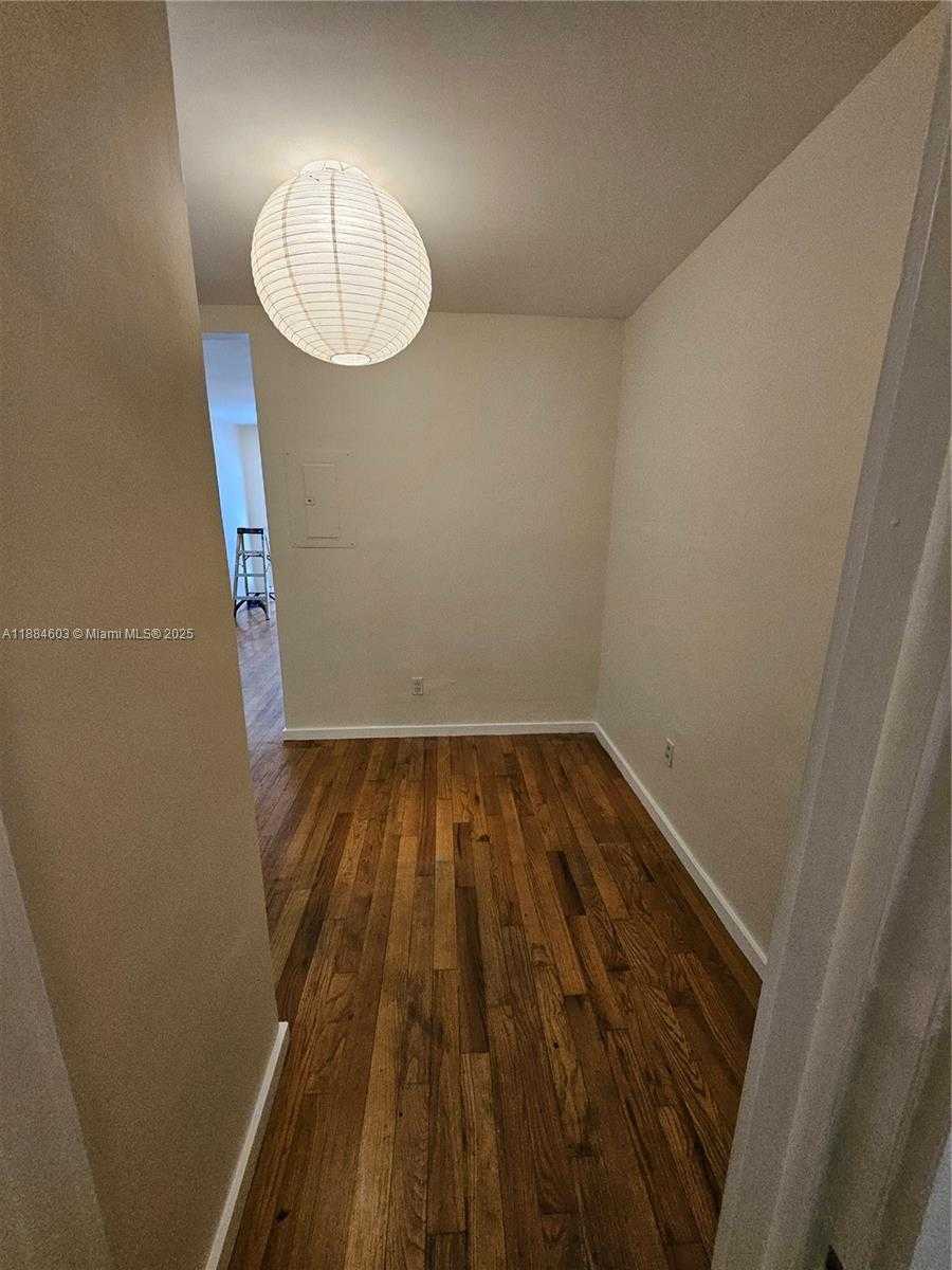 Small Image of 745 13TH ST #16, Miami Beach Number 3