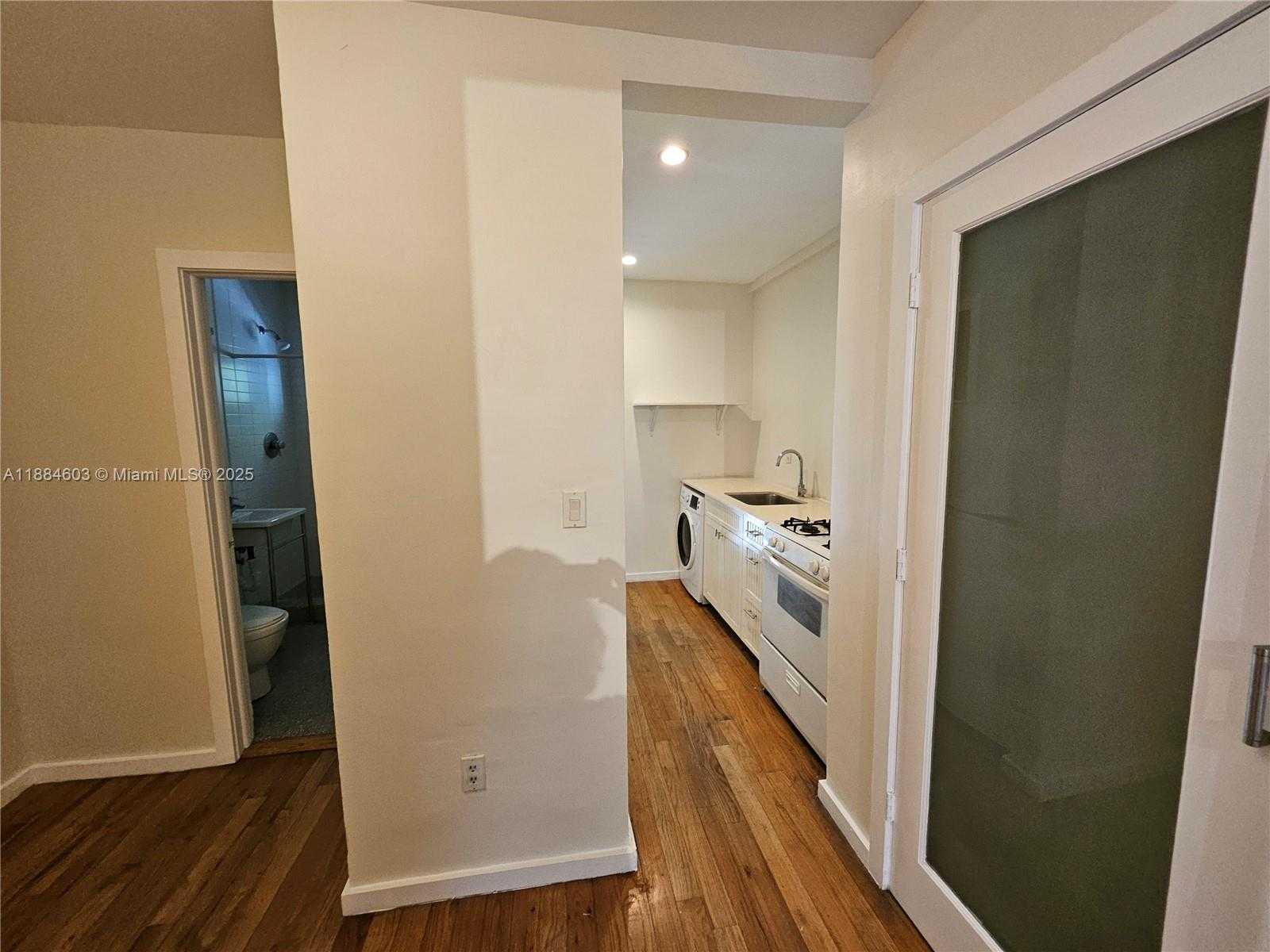Small Image of 745 13TH ST #16, Miami Beach Number 4