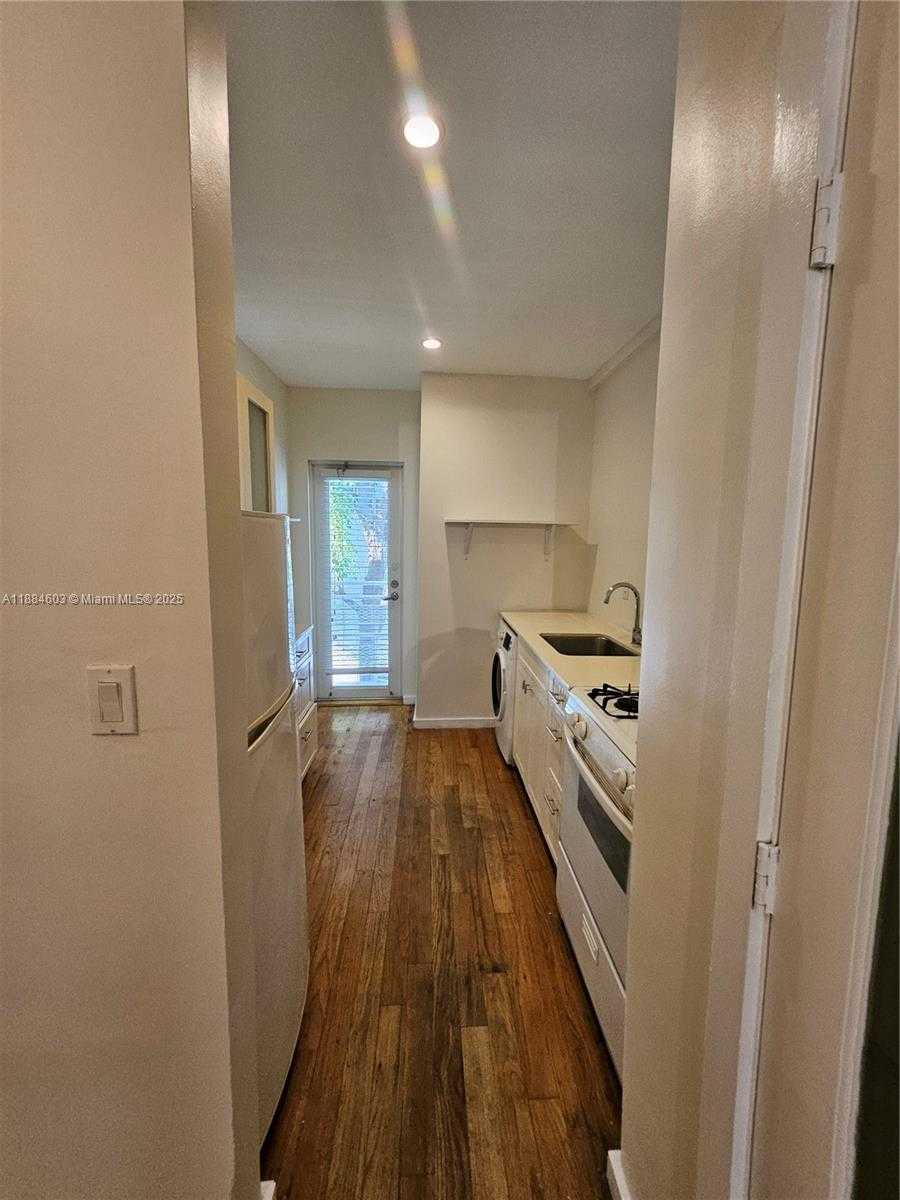 Small Image of 745 13TH ST #16, Miami Beach Number 5