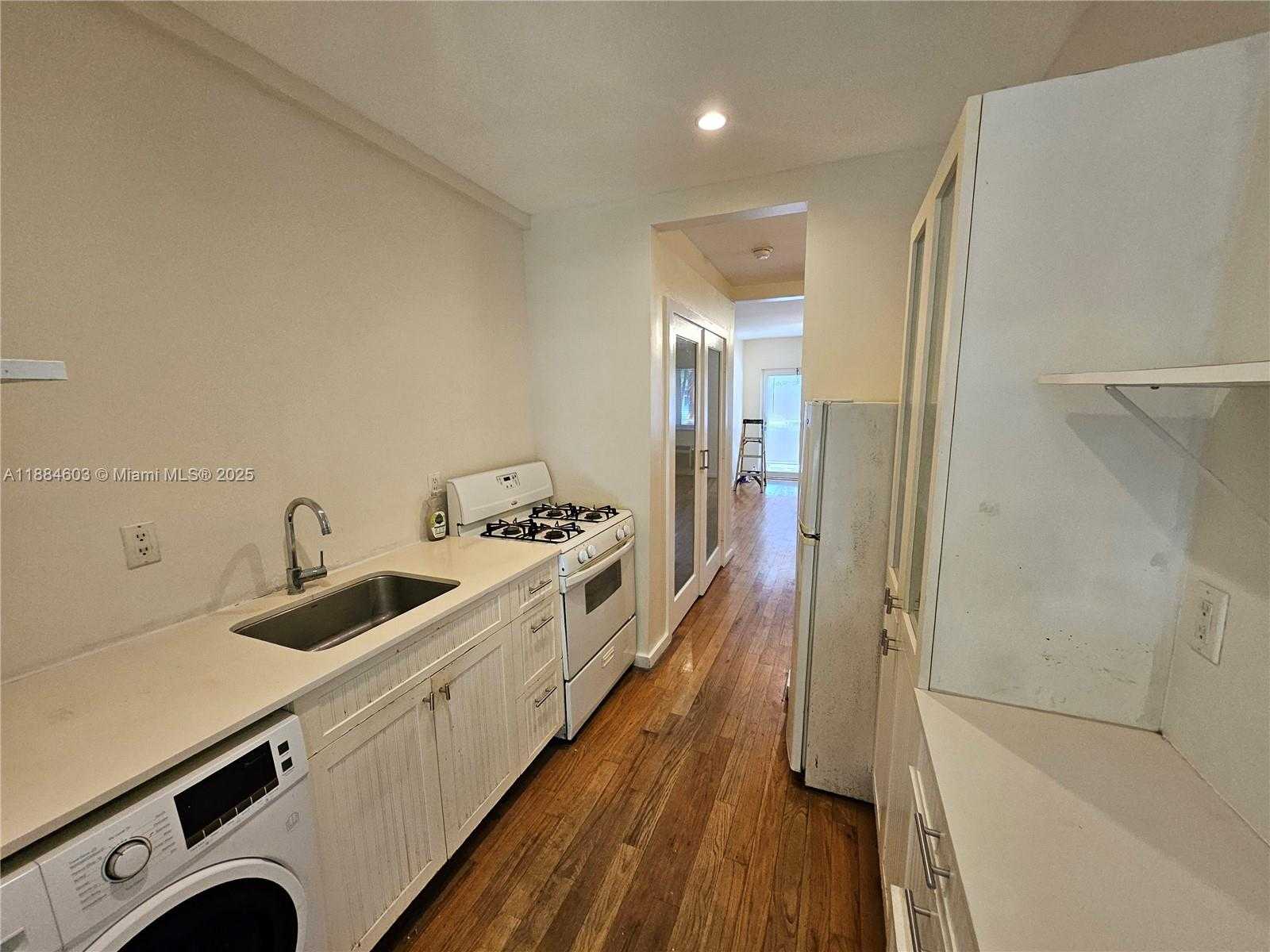 Small Image of 745 13TH ST #16, Miami Beach Number 6