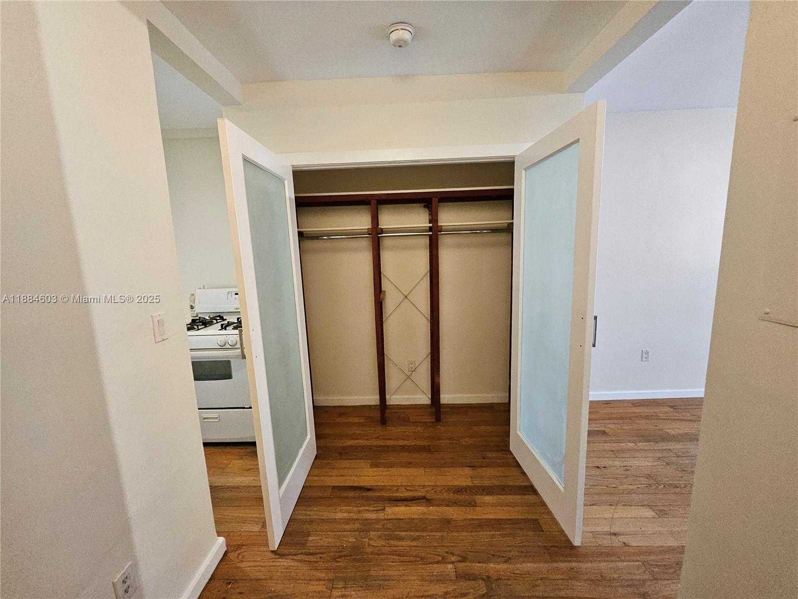 Small Image of 745 13TH ST #16, Miami Beach Number 8