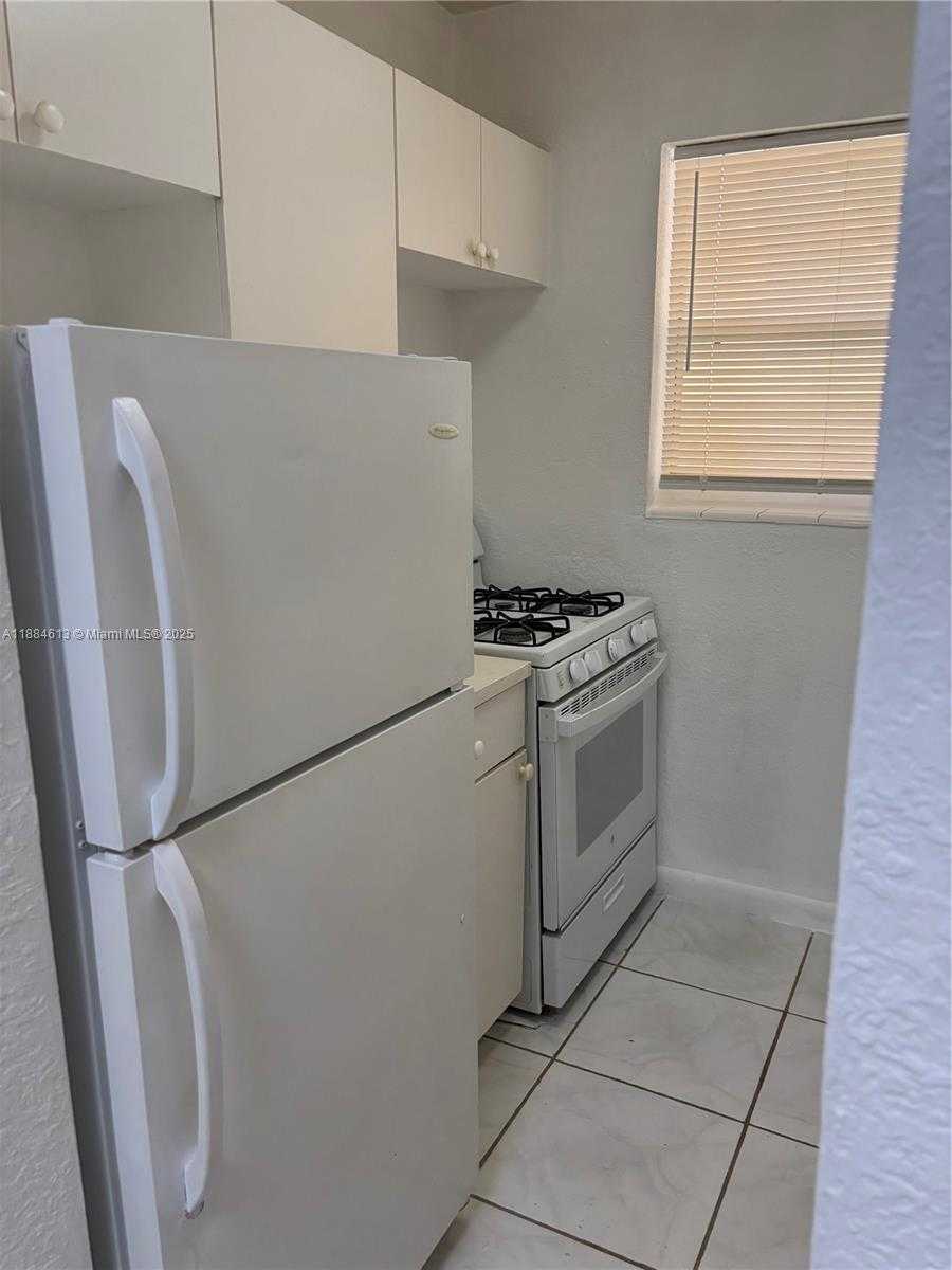 Small Image of 1255 WEST 49TH PL #F103, Hialeah Number 5