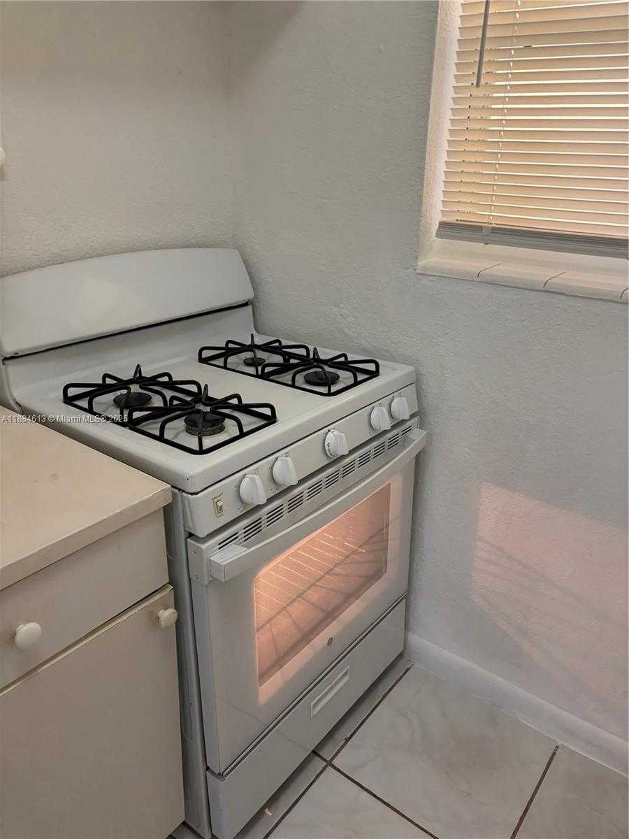 Small Image of 1255 WEST 49TH PL #F103, Hialeah Number 6