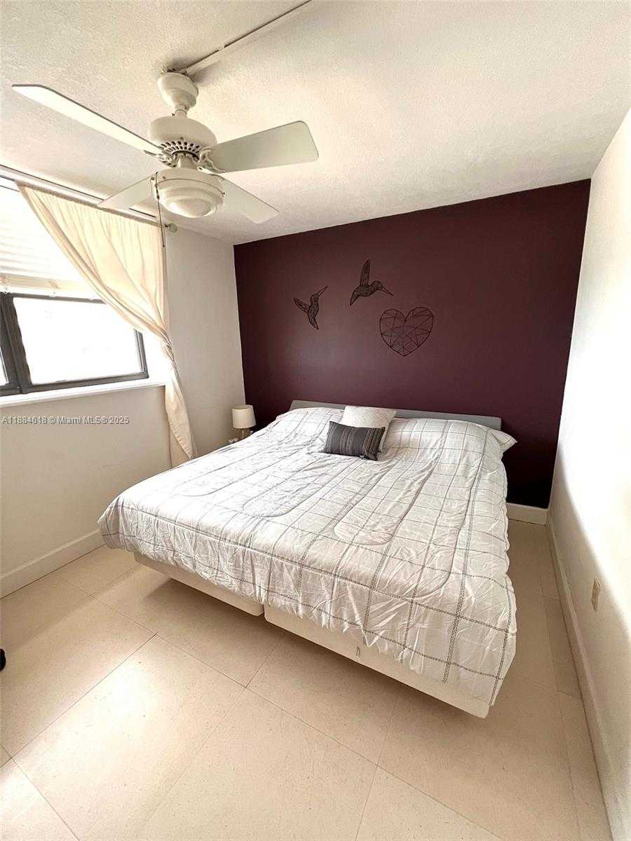 Small Image of 1623 COLLINS AVE #PH1012, Miami Beach Number 11