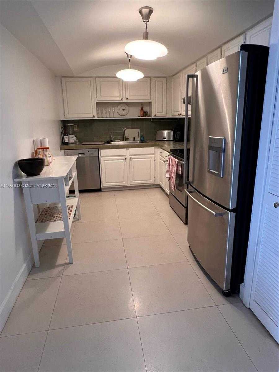 Small Image of 1623 COLLINS AVE #PH1012, Miami Beach Number 12