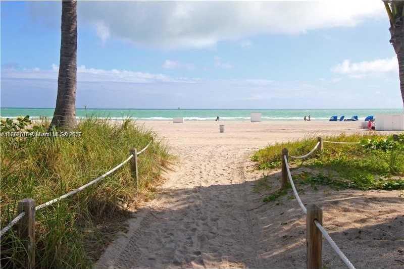 Small Image of 1623 COLLINS AVE #PH1012, Miami Beach Number 14