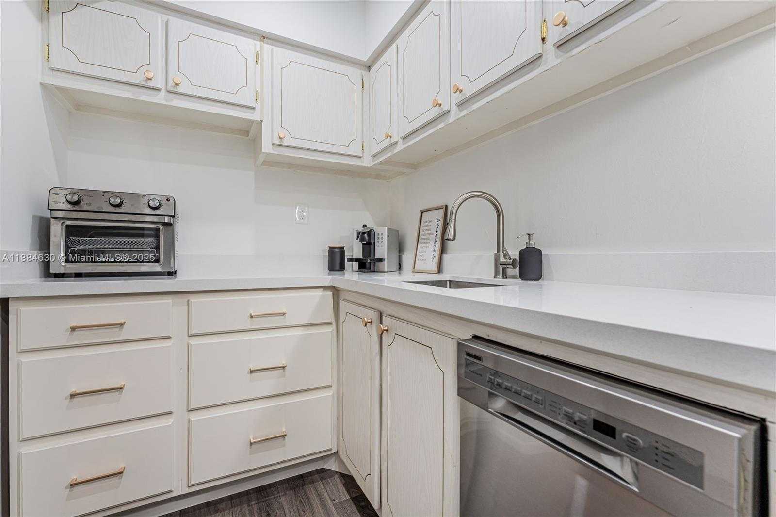 Small Image of 1000 WEST AVE #432, Miami Beach Number 21