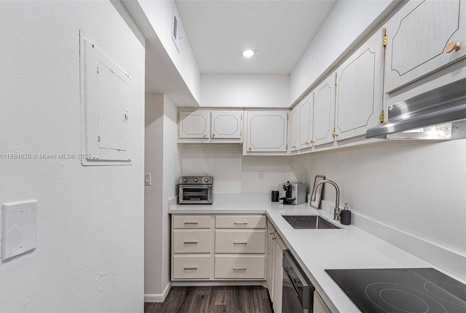 Small Image of 1000 WEST AVE #432, Miami Beach Number 22