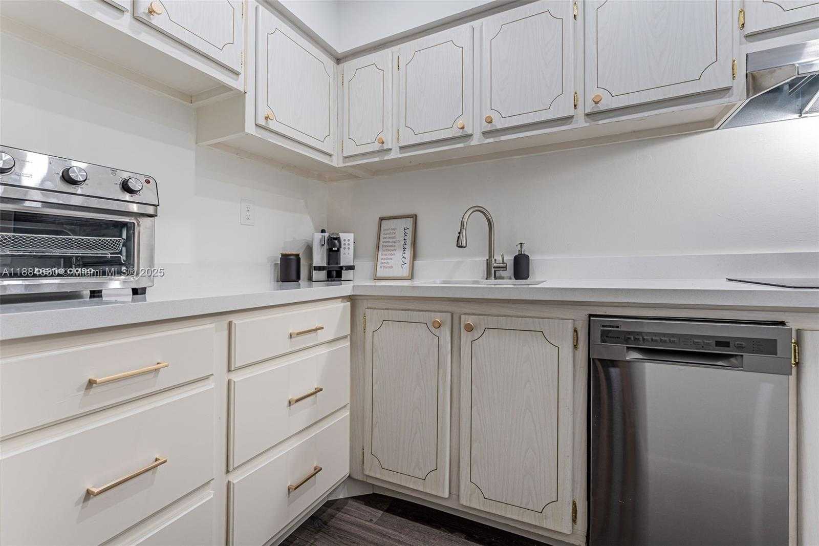 Small Image of 1000 WEST AVE #432, Miami Beach Number 23