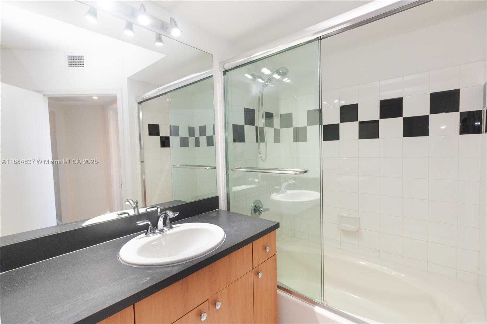 Small Image of 1330 WEST AVE #3405, Miami Beach Number 9