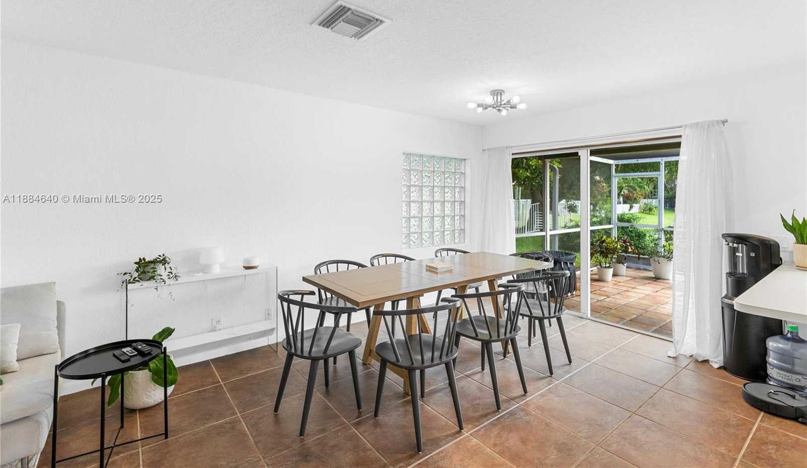 Small Image of 1060 CAPISTRANO, Weston Number 13