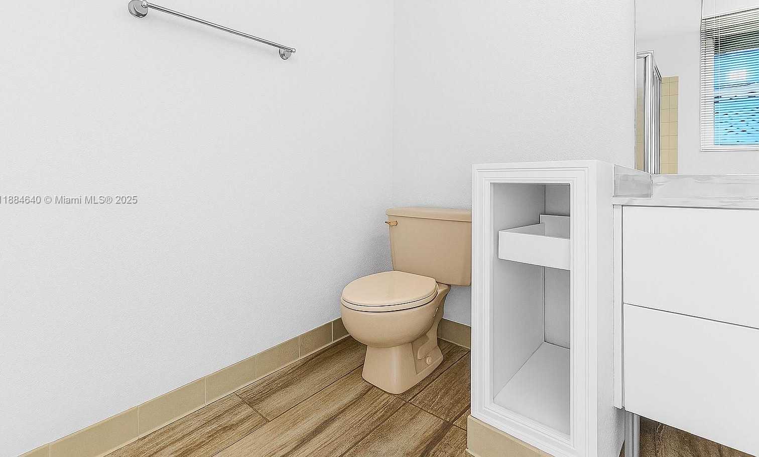 Small Image of 1060 CAPISTRANO, Weston Number 14