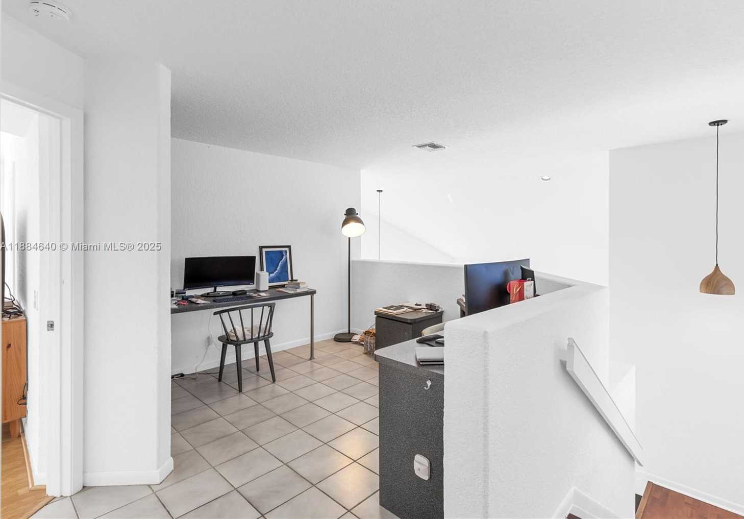 Small Image of 1060 CAPISTRANO, Weston Number 21