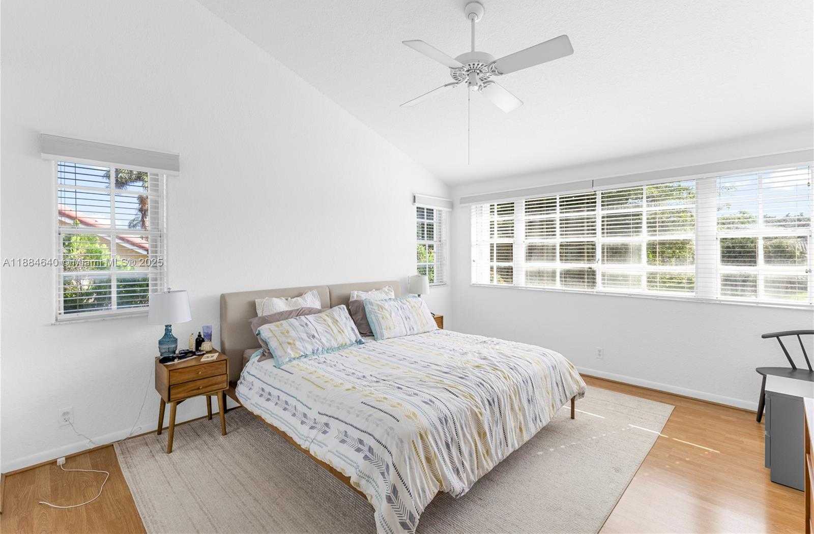 Small Image of 1060 CAPISTRANO, Weston Number 23