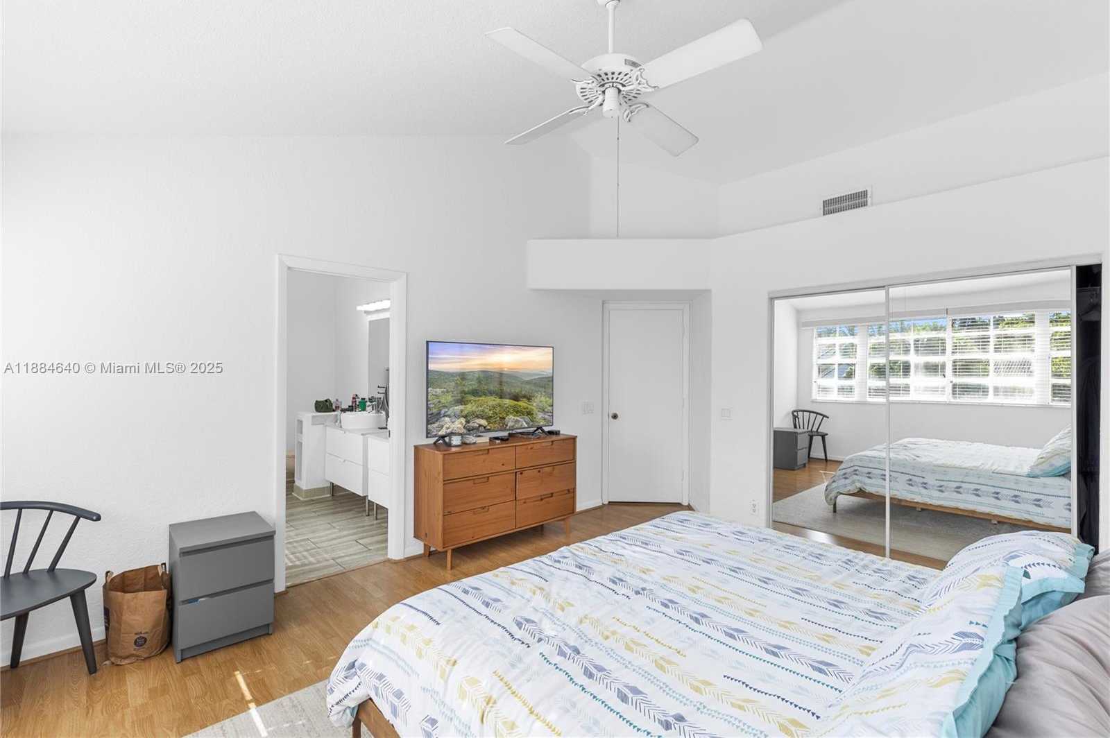 Small Image of 1060 CAPISTRANO, Weston Number 25