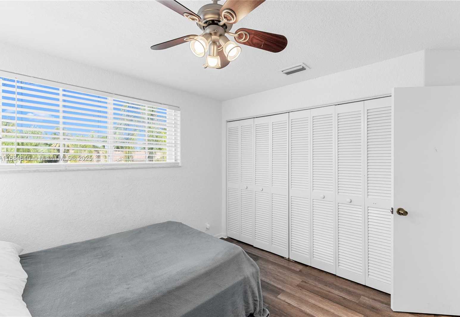 Small Image of 1060 CAPISTRANO, Weston Number 27
