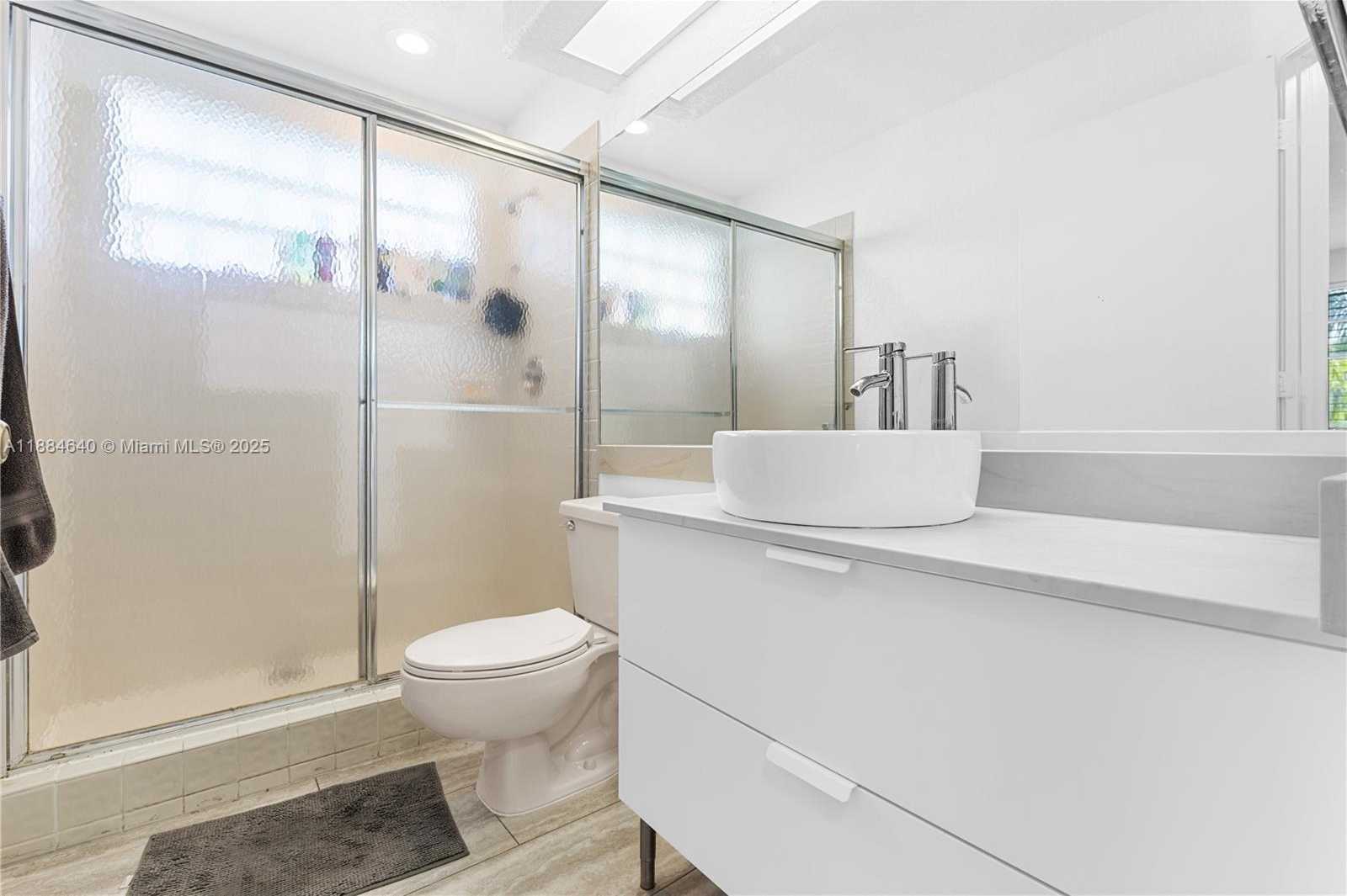 Small Image of 1060 CAPISTRANO, Weston Number 28