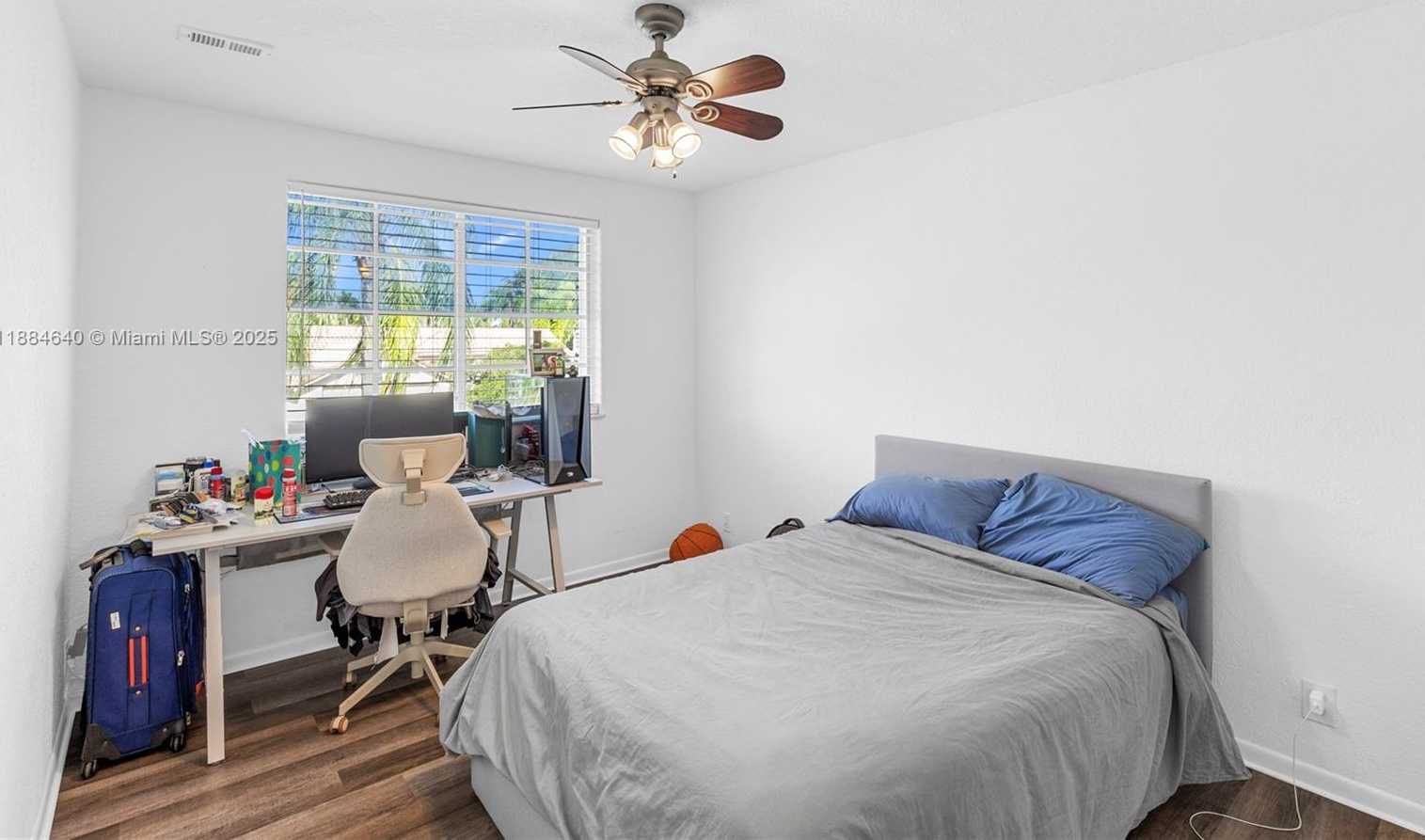 Small Image of 1060 CAPISTRANO, Weston Number 29