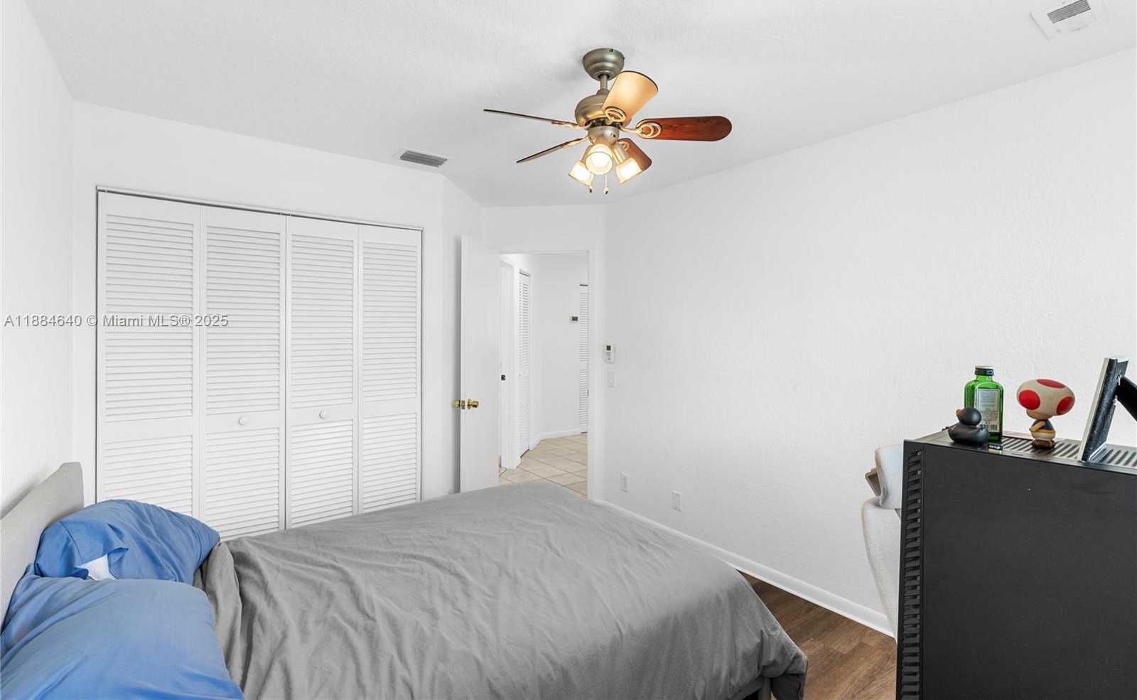 Small Image of 1060 CAPISTRANO, Weston Number 30