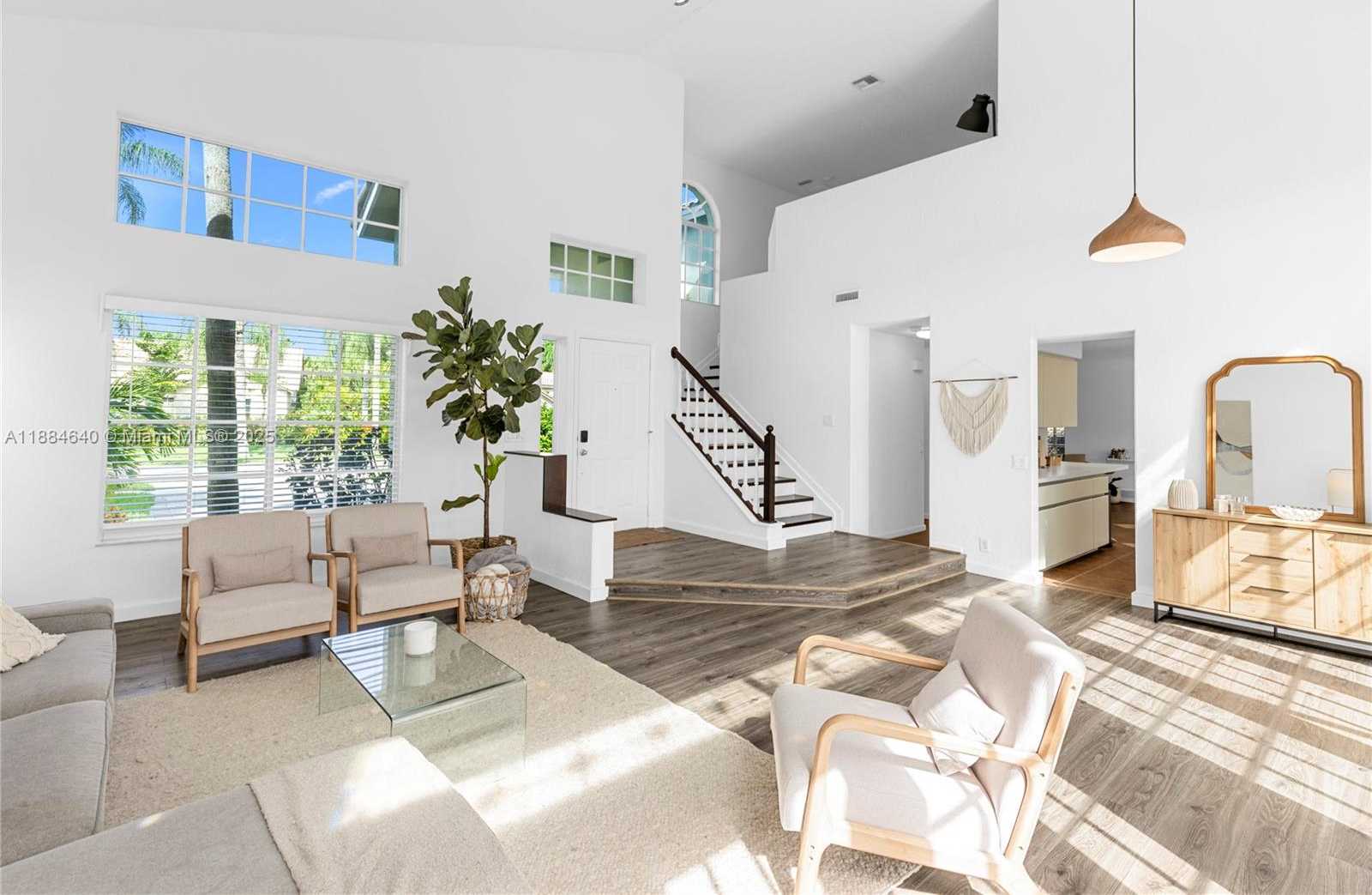 Small Image of 1060 CAPISTRANO, Weston Number 7