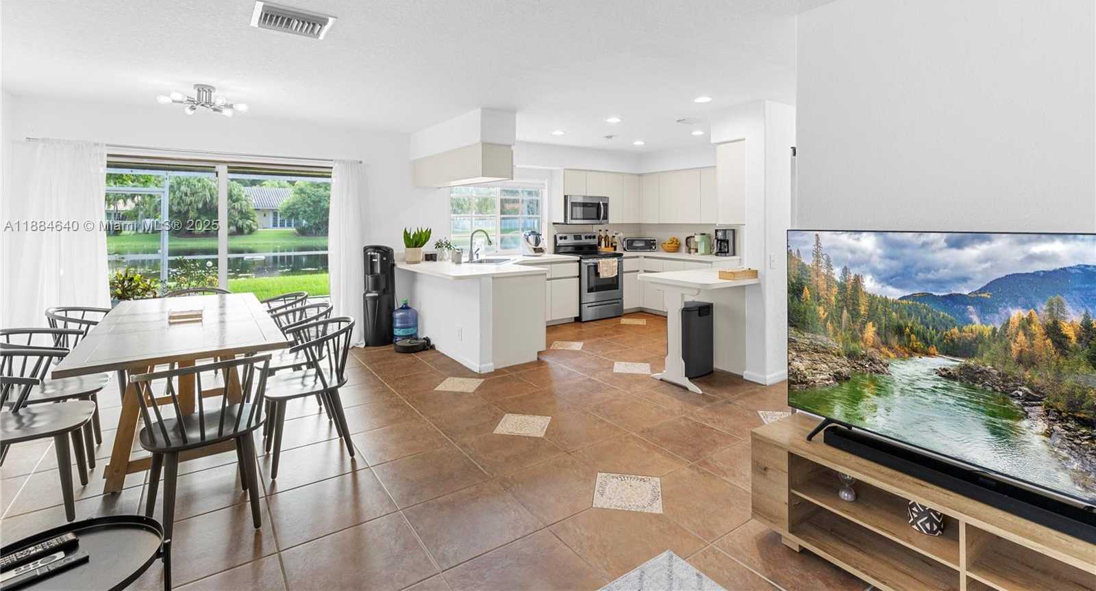 Small Image of 1060 CAPISTRANO, Weston Number 9