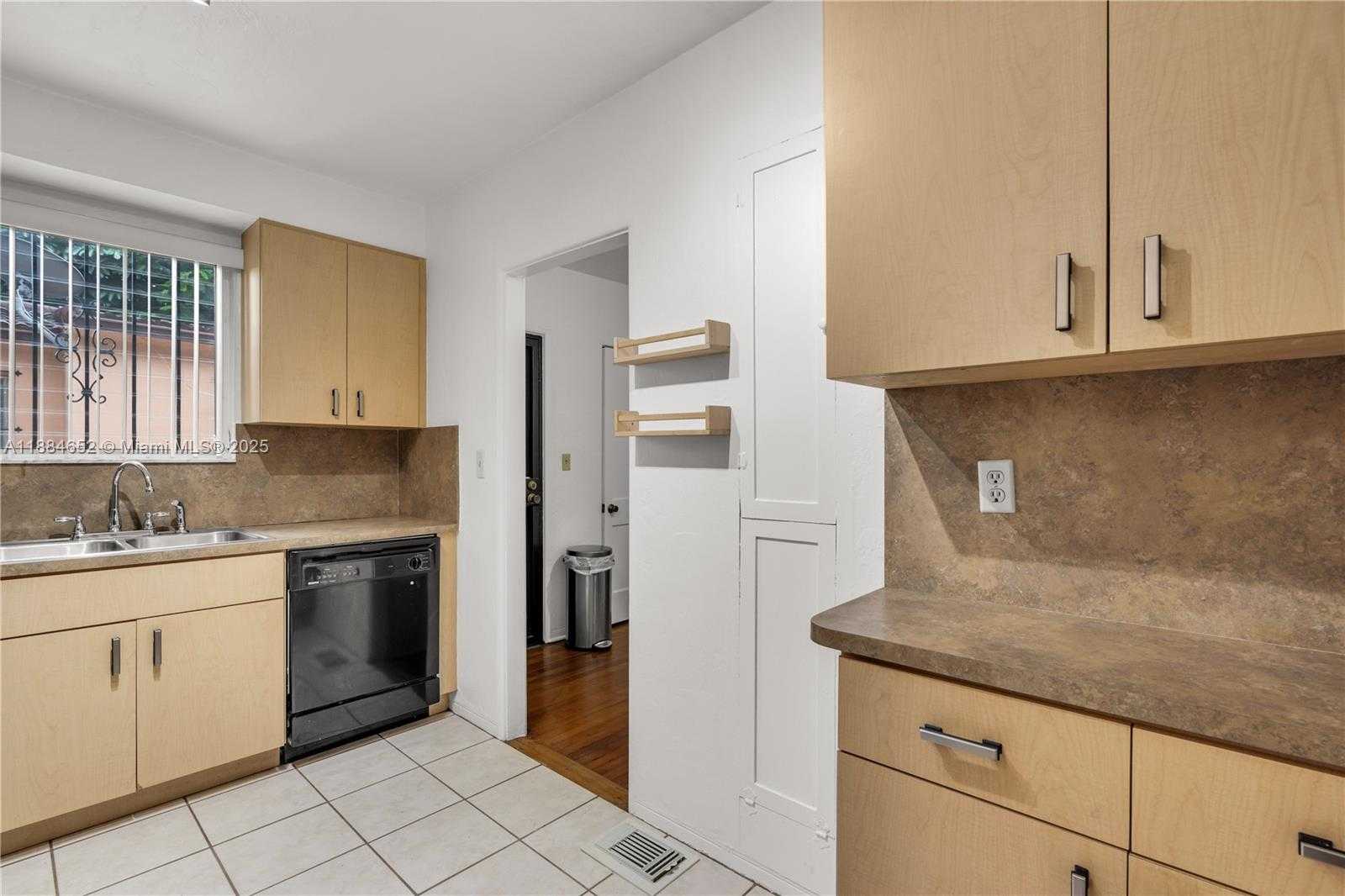 Small Image of 1225 WALLACE ST, Coral Gables Number 6
