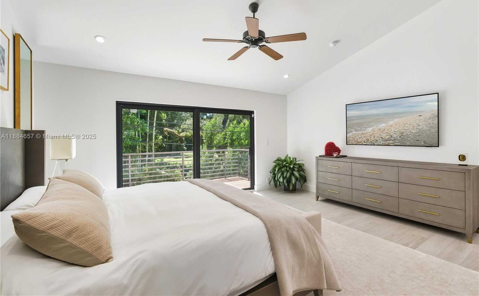 Small Image of 3782 EL PRADO BLVD #1, Miami Number 13