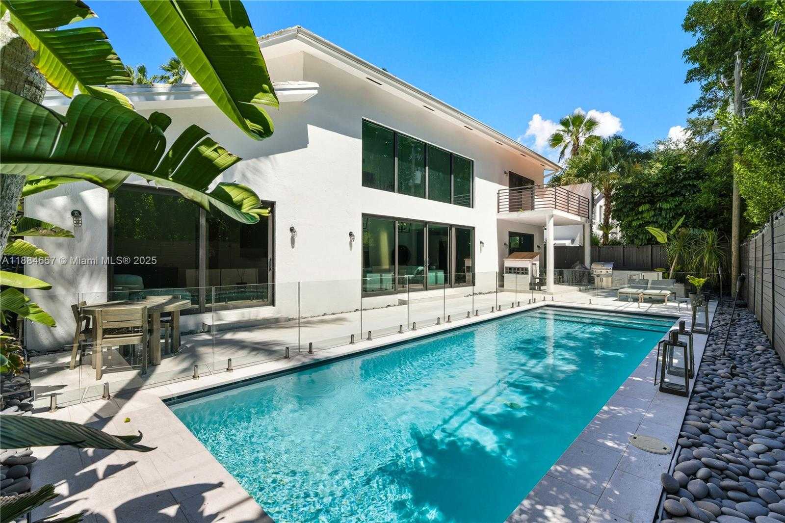Small Image of 3782 EL PRADO BLVD #1, Miami Number 4
